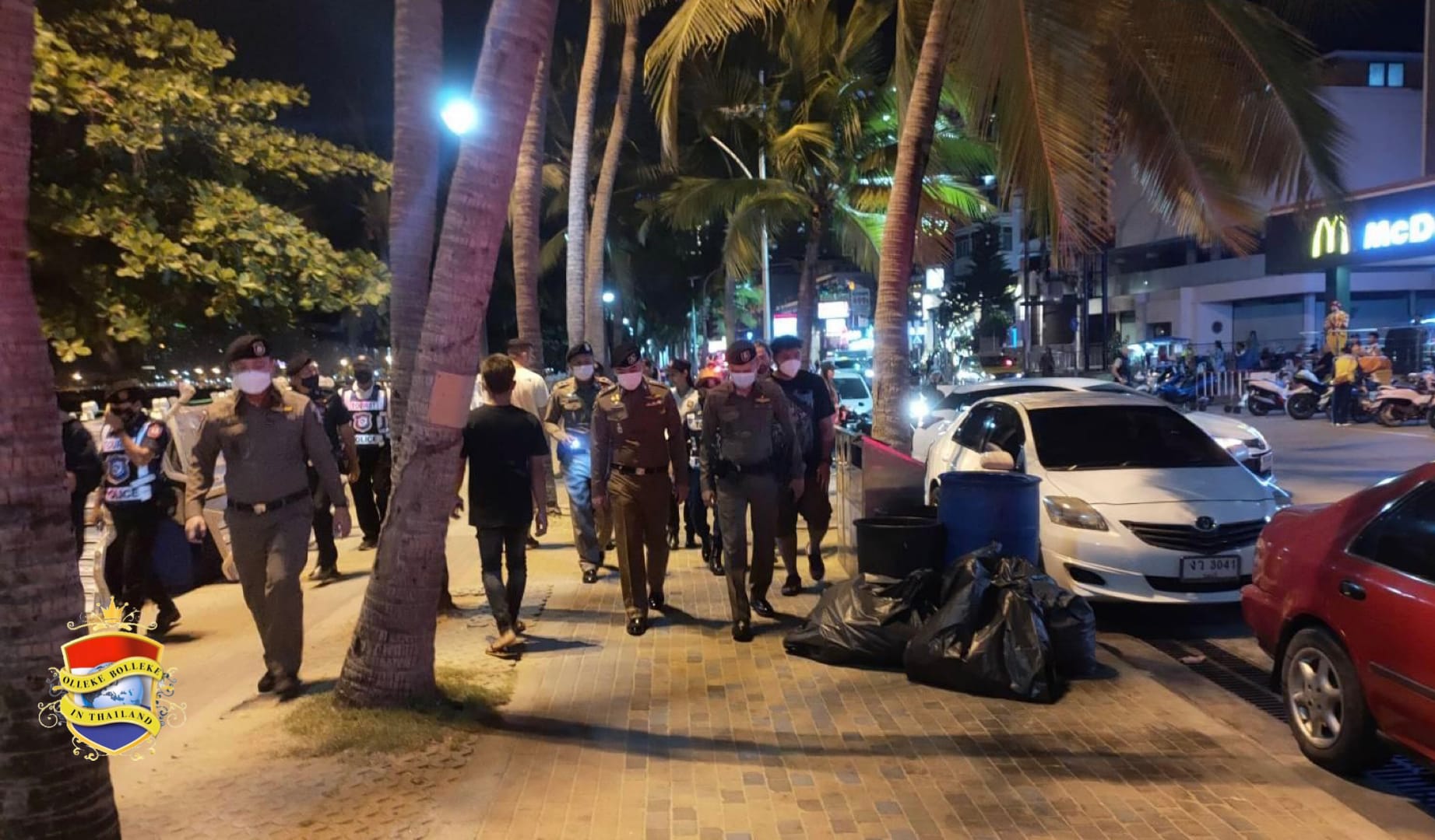 Kustplaats Pattaya overweegt opnieuw het parkeren aan de strandzijde van Pattaya Beach Road te verbieden