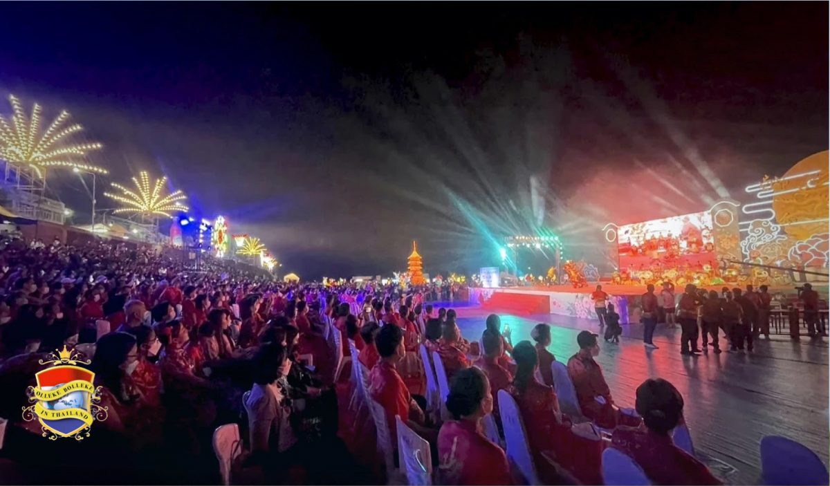 Het Chinees nieuwjaarsfestival van Pak Nam Pho 