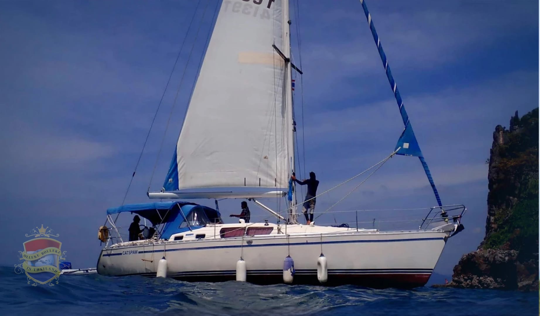 Politie Thailand speurt naar een buitenlandse zeilboot eigenaar voor het beschadigen van koraalriffen