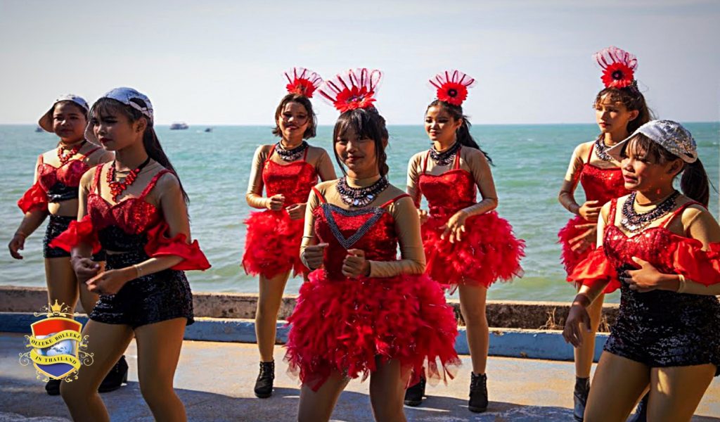 De Bang Saray dansgroep uit Oost-Thailand presenteert met trots een nieuwe dansstijl
