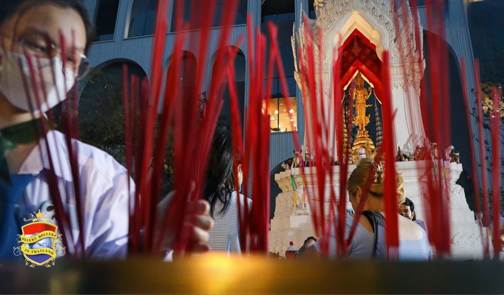 LEES HIER, hoe u uw Valentijnswens bij de Bangkok’s Shrine of Love kunt laten uitkomen