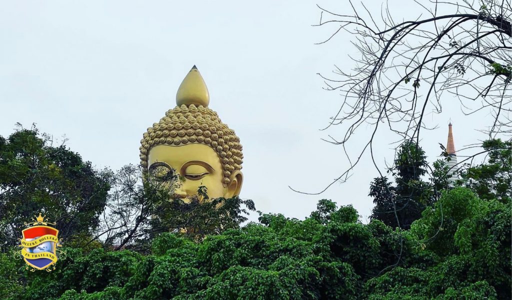 Het Amerikaanse Coca Cola verdient in Thailand goud geld met rode Fanta, bedoeld om de geesten gunstig te stemmen