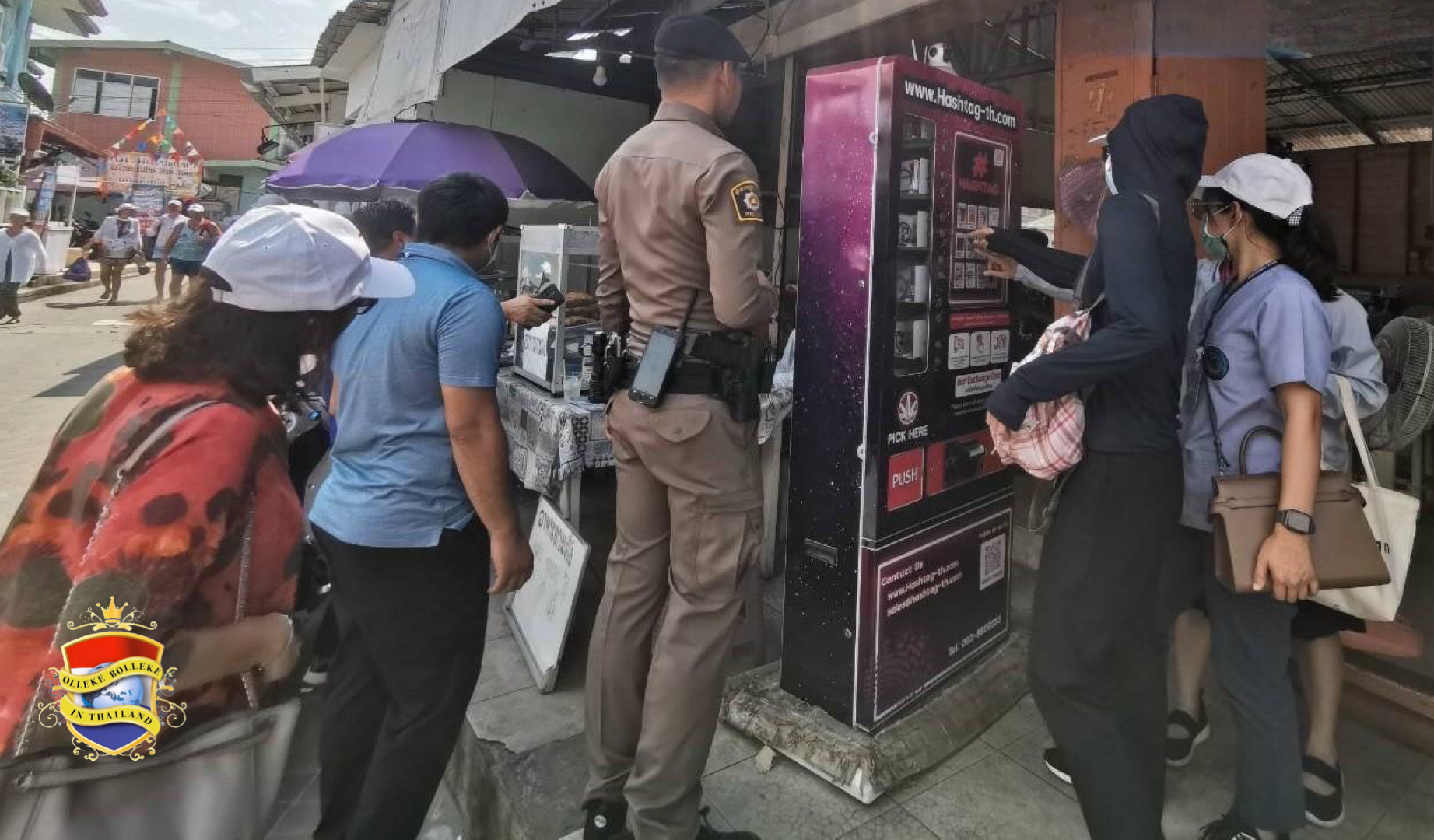 Politie neemt vaping- en cannabis automaat op het eiland Koh Larn nabij Pattaya in beslag