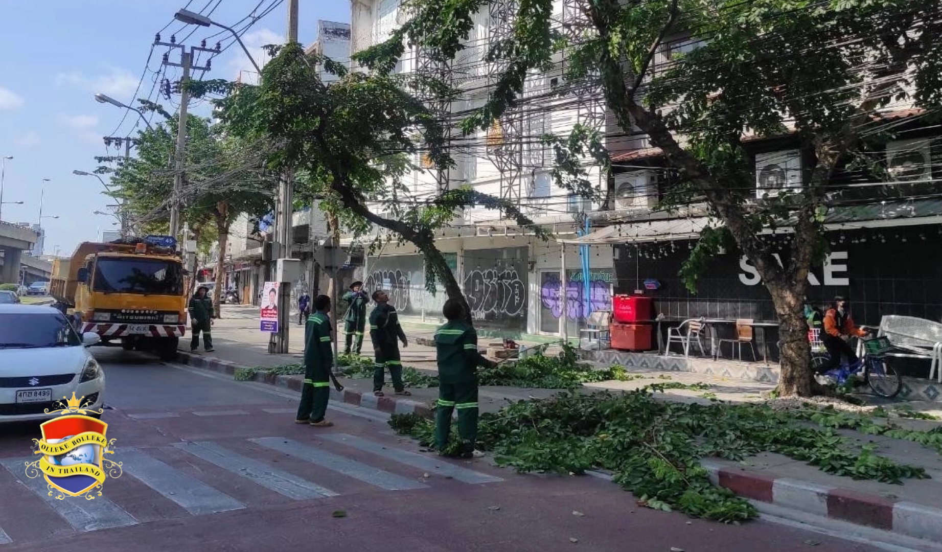 Stevige onweersbuien in Bangkok brengen de hulpdiensten in staat van paraatheid