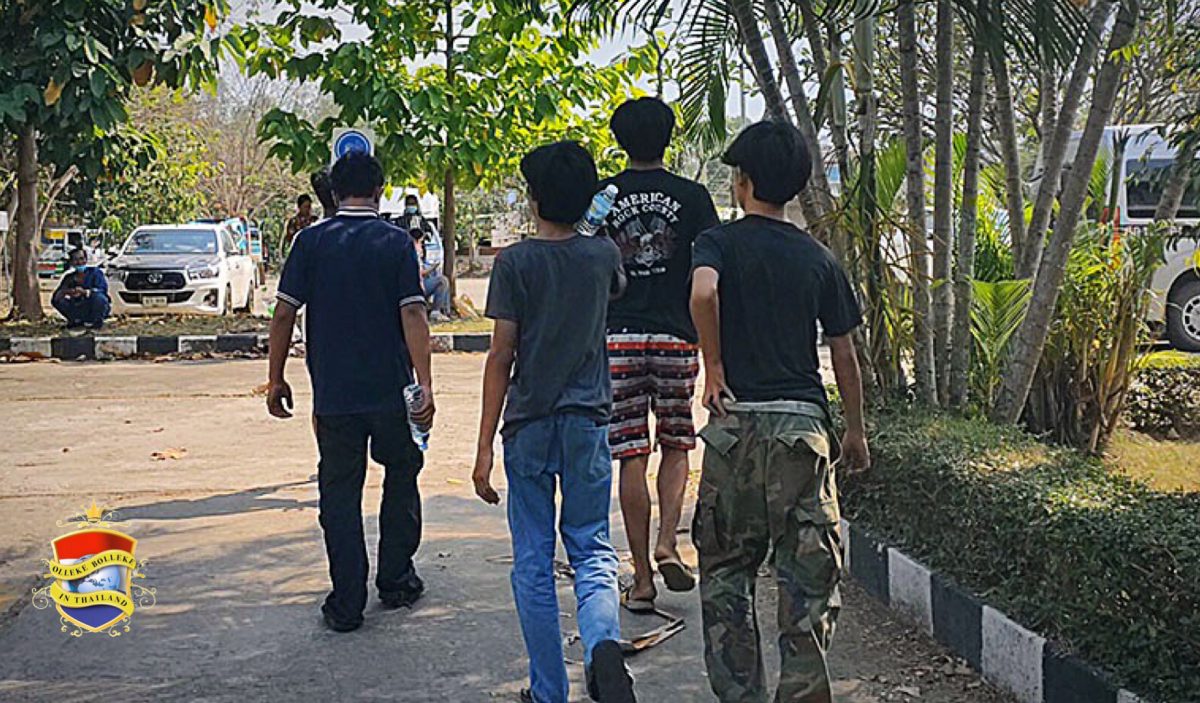 5 blagen in Noordoost-Thailand beschuldigd van gewapende overval voor kratombladeren