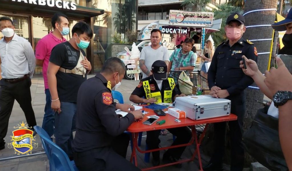 Het Chonburi Provinciaal Transport departement zet met de hoofdcommissaris van politie Pattaya controleposten op om Bolt chauffeurs te bestraffen