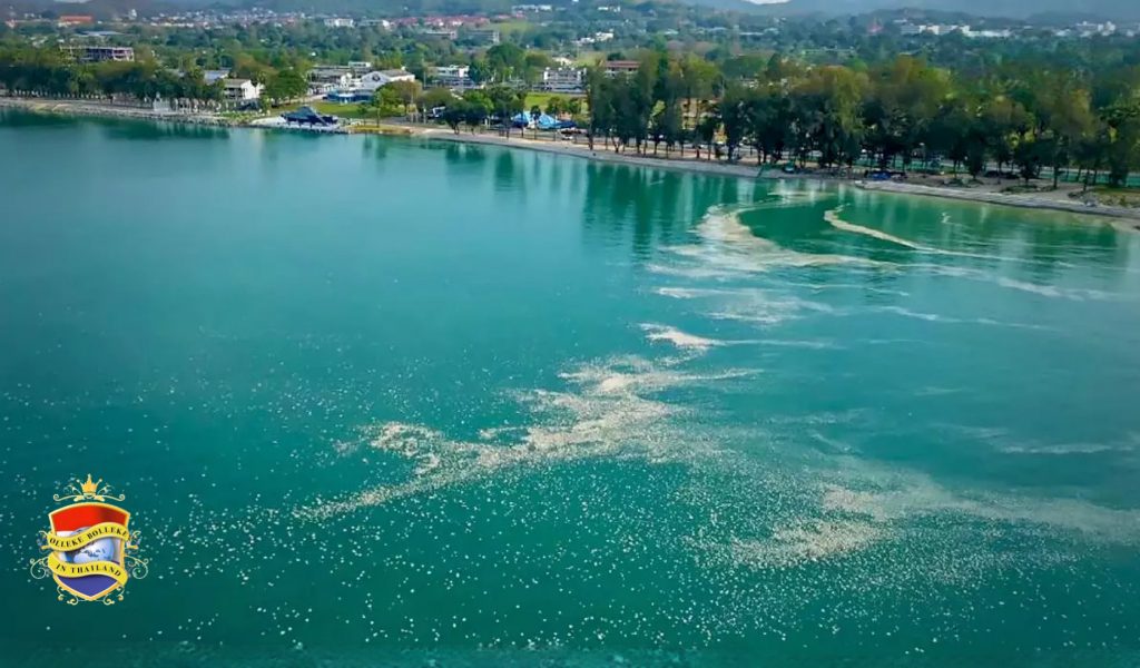 Drijvend zand verbaast de badgasten in Oost-Thailand 