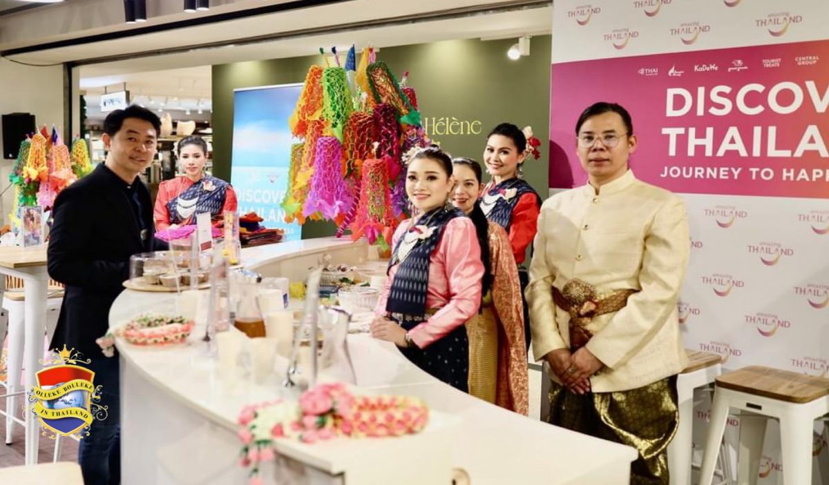 De burgemeester Poramase Ngampiches van Pattaya aan de Bratwurst om het evenement “Ontdek Thailand, reis naar een gelukkig leven” bij te wonen