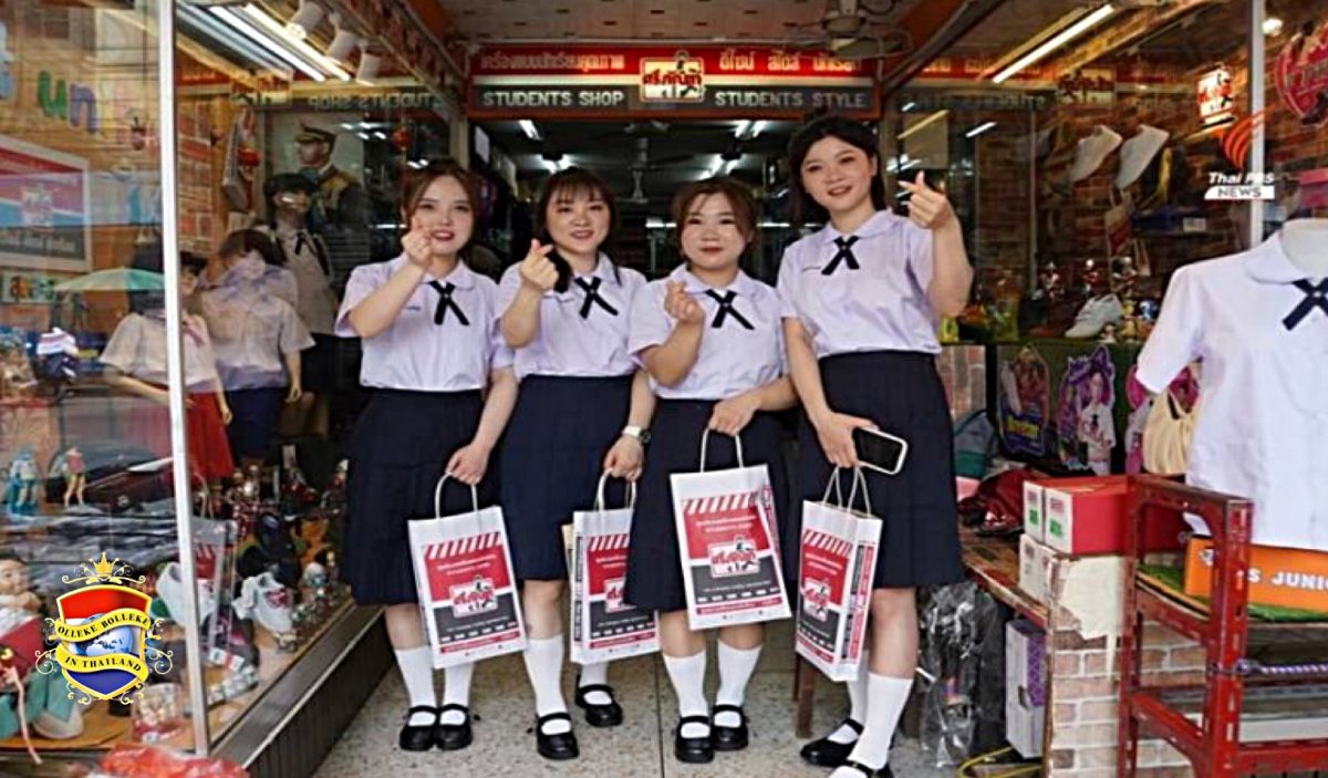 Chinese toeristen in Thailand gewaarschuwd om géén schoolnamen op studentenuniformen te borduren