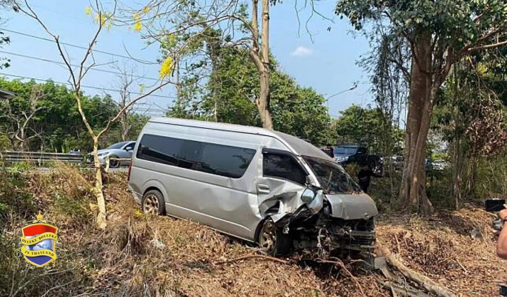 Bestuurder minibus geeft het geschreeuw van een Russische toerist de schuld van auto-ongeluk in Rayong waarbij zeven Russische toeristen gewond raken