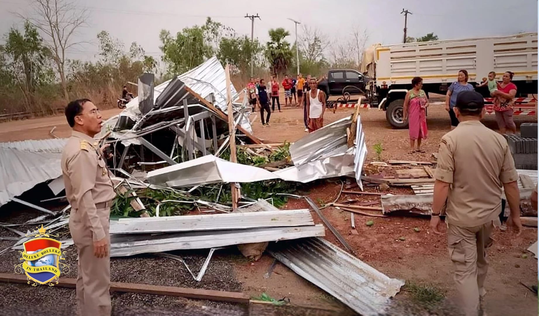 Voorbij razende tropische stormen werken meer dan 100 huizen in Noordoost Thailand tegen de vlakte