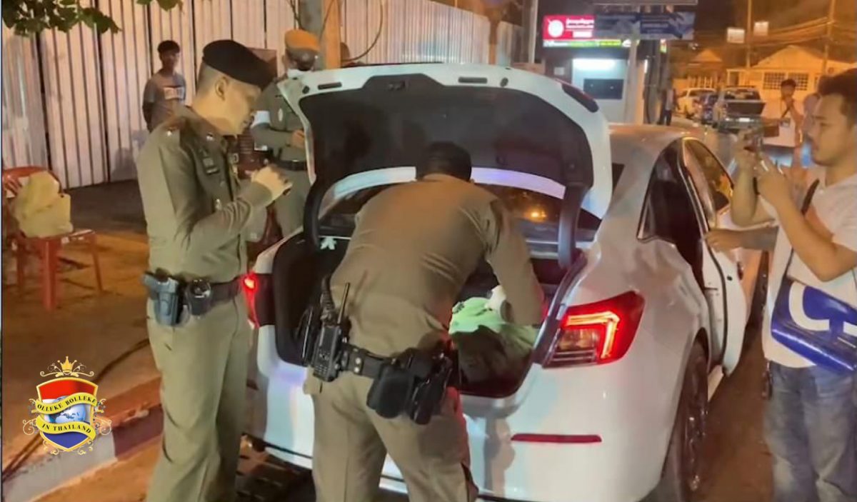Automobilist bij een verkeerscontrole in Pattaya betrapt met mes en pistool in de auto