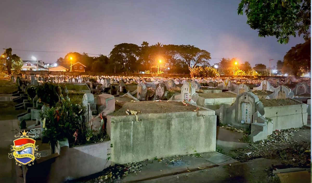 Op het kerkhof in het noordelijke gelegen Phitsanulok in Thailand flikkeren de lichten als de zombies zich tijdens donkerte  melden 