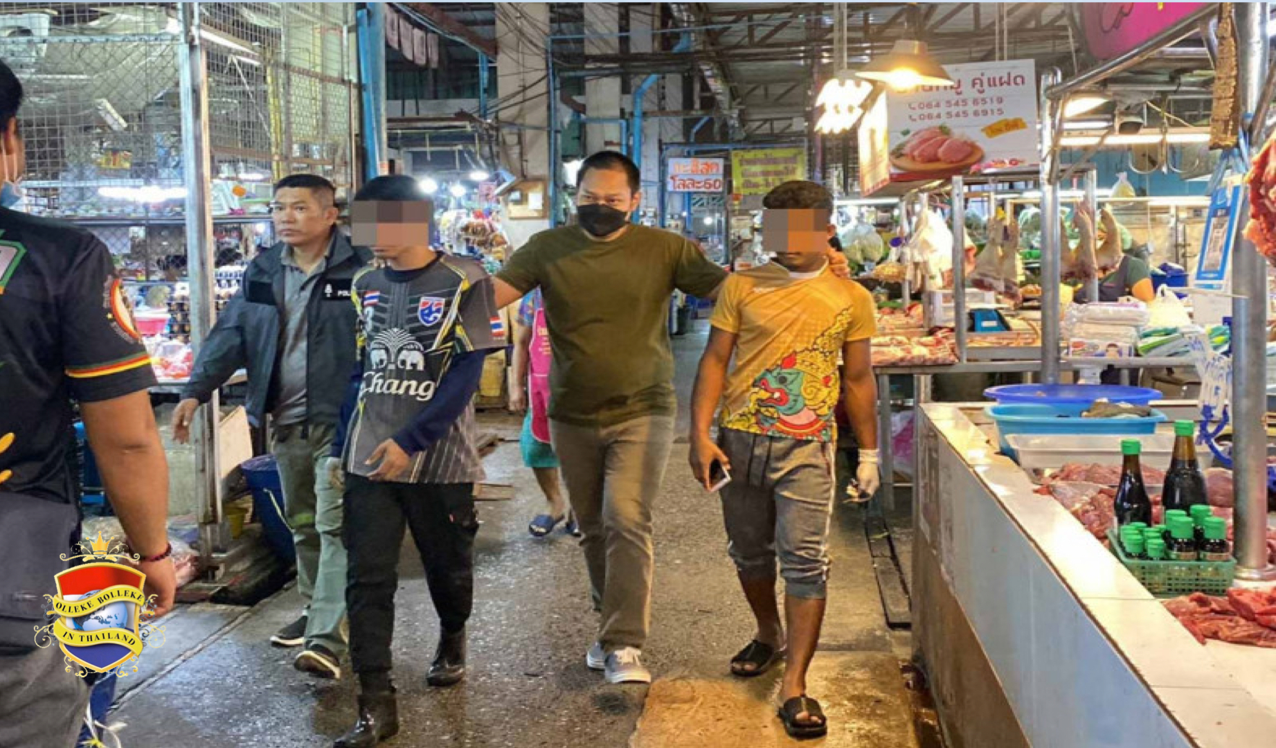 Illegale werkende migranten op een markt in Pattaya betrapt en gearresteerd