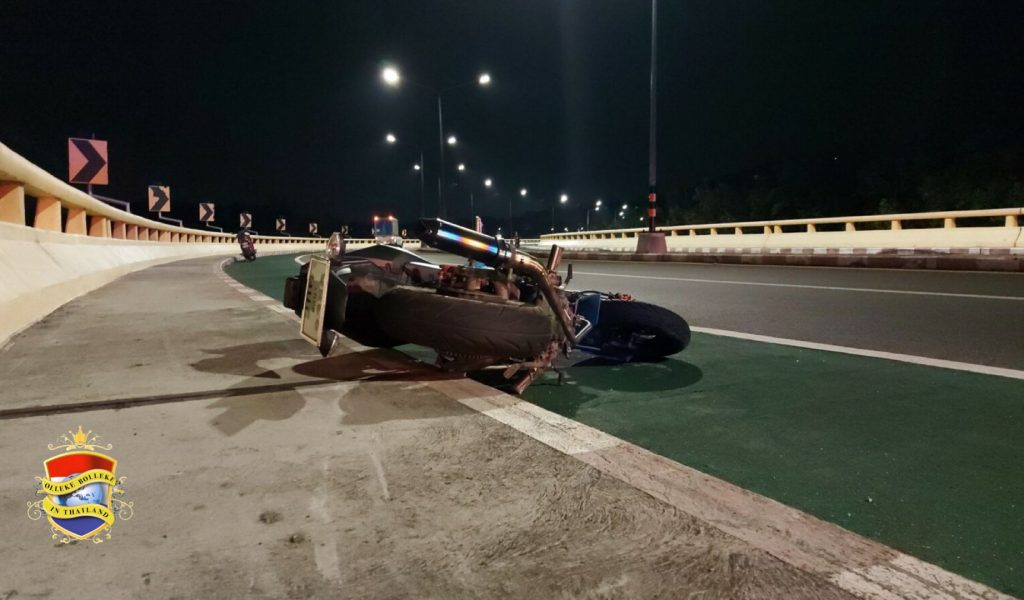 Een verongelukte motorrijder markeert eerste slachtoffer in Chonburi’s Seven Dangerous Days-campagne.