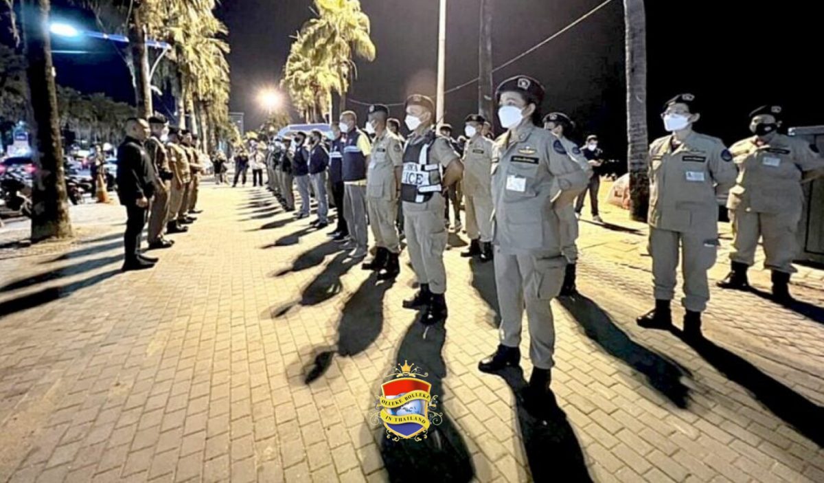De politie in Pattaya verbiedt prostitutie op het strand