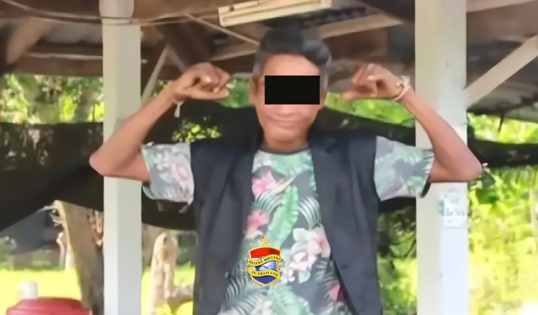 Man in Isaan kleedt zich op straat uit en dreigt alle vrouwen te verkrachten 