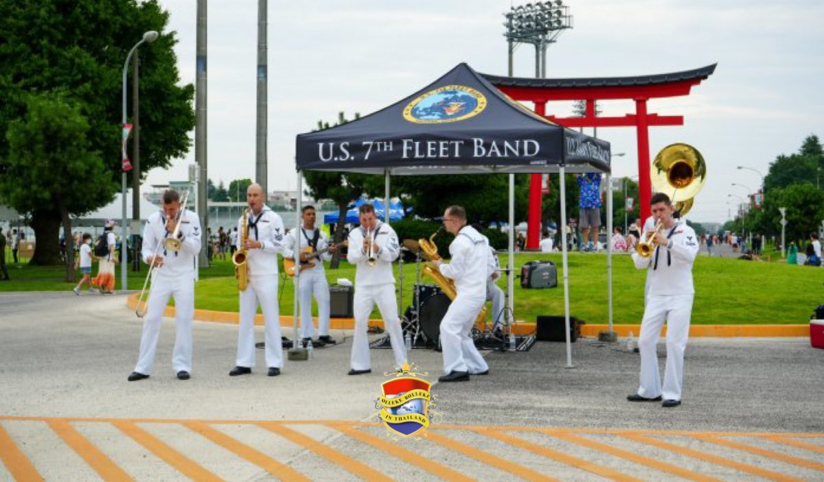 De V.S. 7th Fleet Band verzorgt een optreden in het kinderbescherming’s -centrum in Hua Yai, de toegang is gratis!