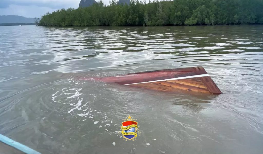Langstaartboot met toeristen in Phang Nga omgeslagen, géén van hen raakte gewond, maar de schrik zat er goed in