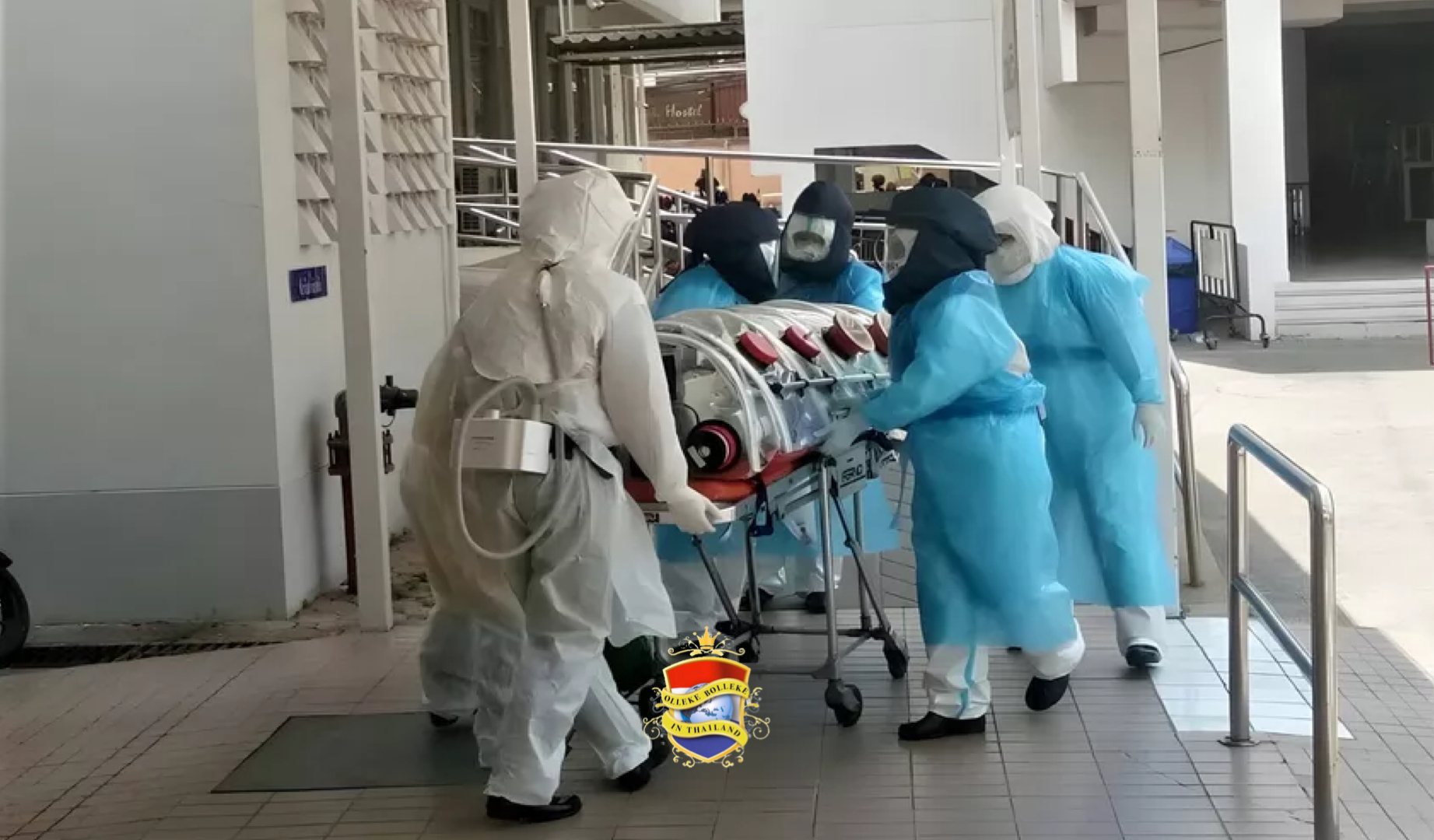 De afdeling spoedeisende hulp van het Siriraj ziekenhuis in Bangkok ligt vol met kritieke covid19 patiënten