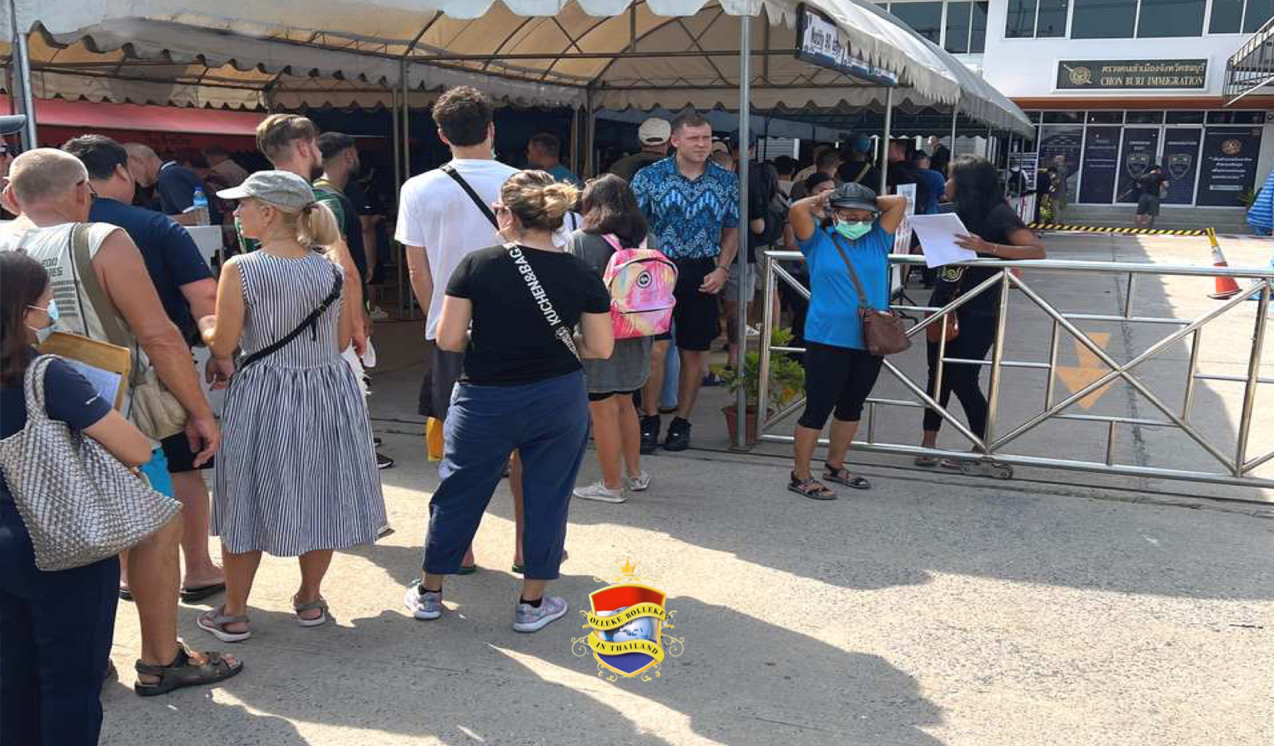 De ambtenaren van de immigratiedienst in Pattaya kregen het gisteren flink te verduren na het lange vakantieweekend