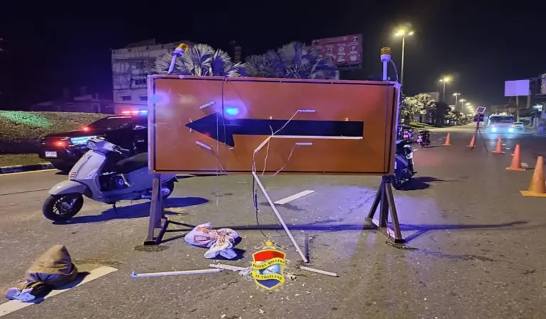 Koreaanse man sterft na botsing met zijn motor tegen wegwerkzaamhedenbord in Pattaya