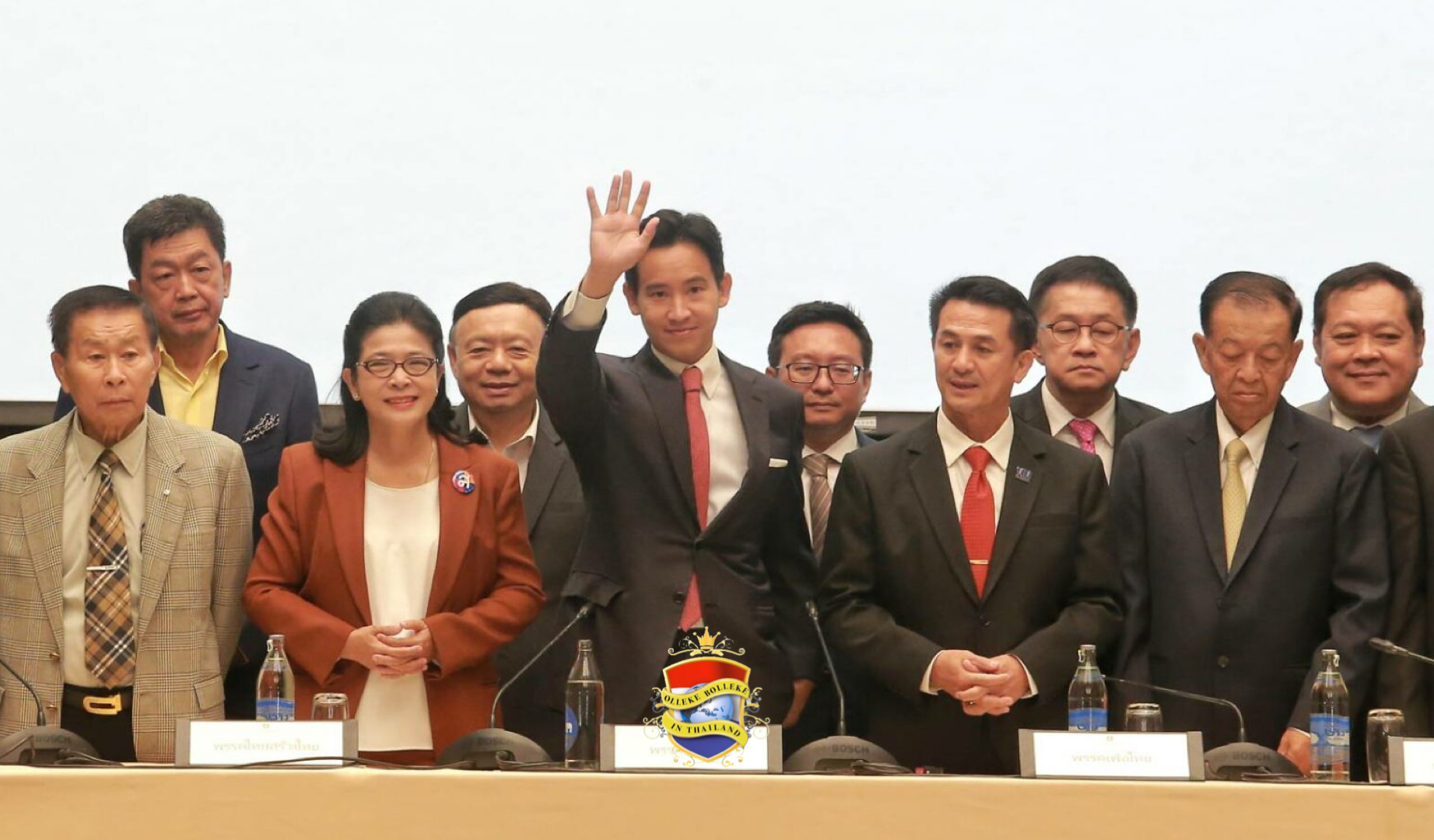 De Move Forward Partij in Thailand kondigt officieel coalitievorming van 8 partijen aan en bevestigt opnieuw standpunt over majesteitsschennis wet