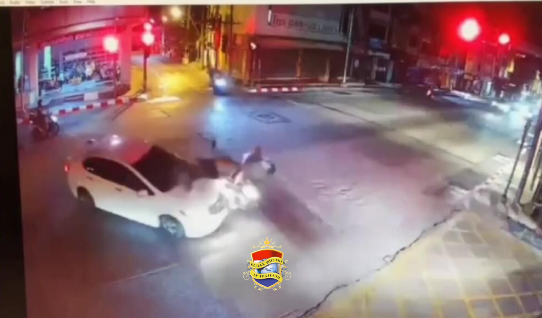 Vluchtmisdrijf met een witte personenauto laat één aangereden Thaise man in Pattaya met de gebakken peren zitten