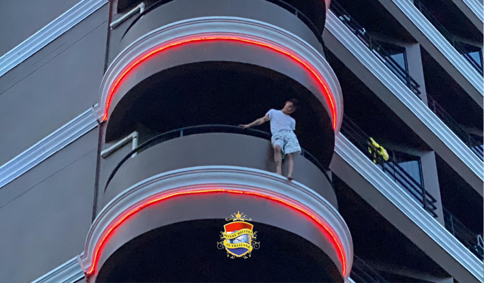 Dronken Chinese man veroorzaakt opschudding bij een hotel Pattaya, door te dreigen van het balkon te springen