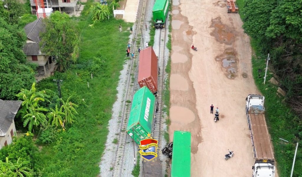 Twee goederentreinen kwamen deze morgen in Ratchaburi met elkaar in botsing