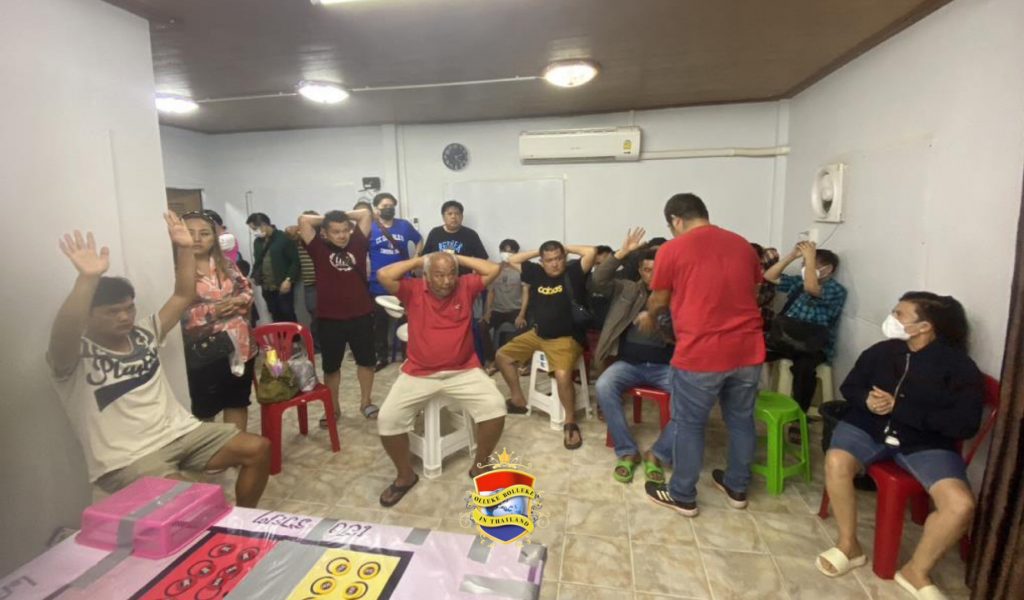 CSD valt grote Thaise goktent in Noordoost-Thailand binnen, en arresteert 45 gokkers zonder medeweten van de lokale politie