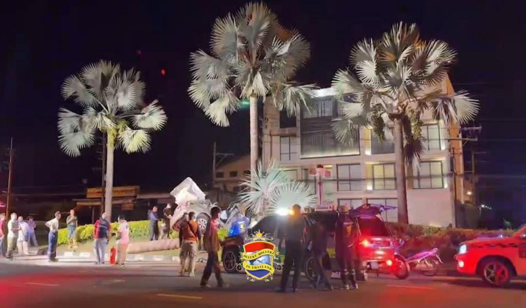 Russische stel racet over de Sukhumvit van Pattaya, de vrouw verliest de controle over de auto, wat zij en haar vriend met het leven moeten bekopen