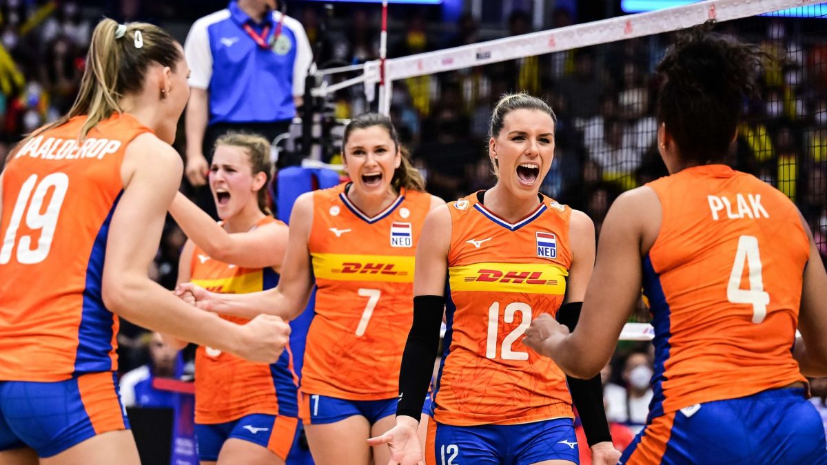 Enorm volume Thais publiek deert volleybalsters niet: Oranje wint overtuigend