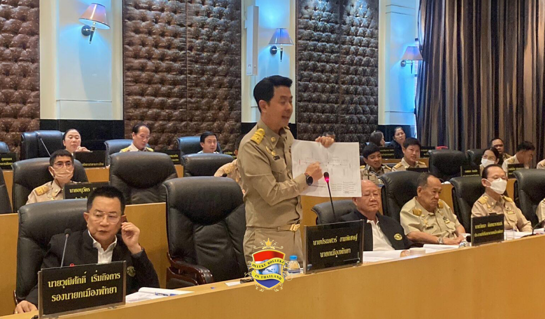 UPDATE | Burgemeester van Pattaya spreekt bezorgdheid uit over wegwerkzaamheden aan Thepprasit Road