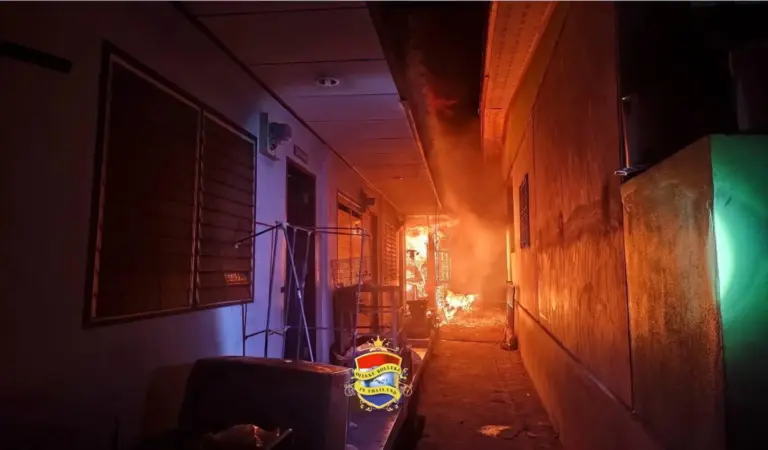Een felle brand verwoestte vanmorgen meerdere huizen in Pattaya