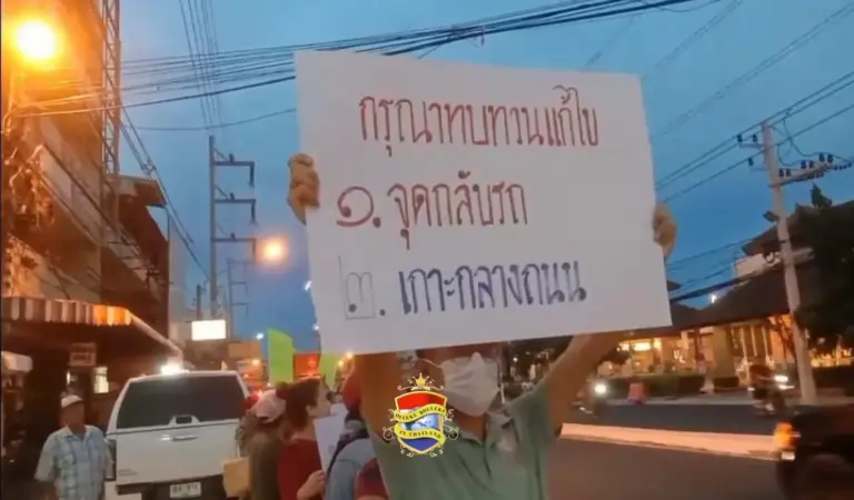 Inwoners van Pattaya protesteren tegen de aanleg van een vluchtheuvel op Thepprasit Road