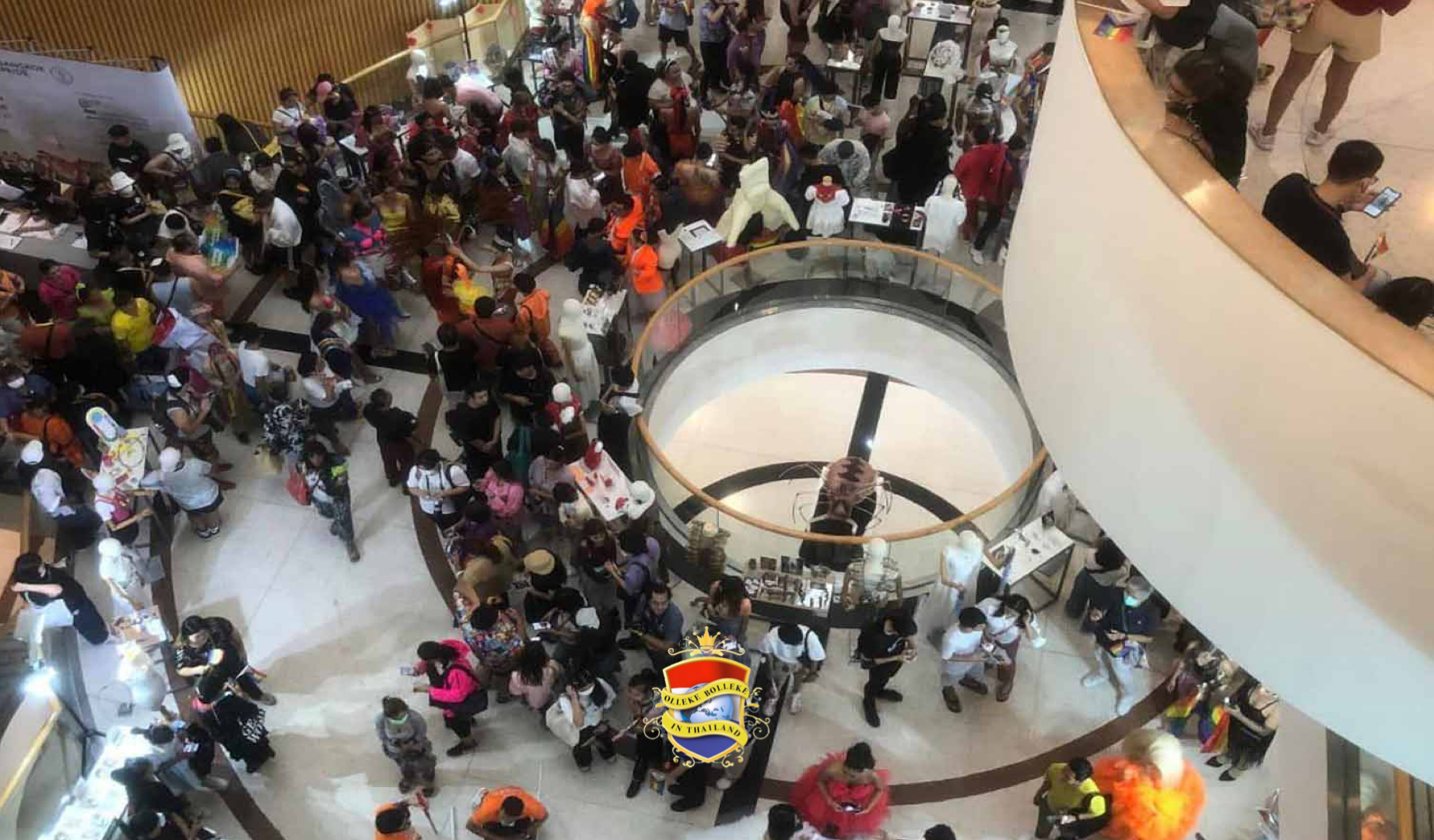 De organisatoren van “Pride Parade” in Bangkok verontschuldigt zich voor schade aan kunstwerken van studenten