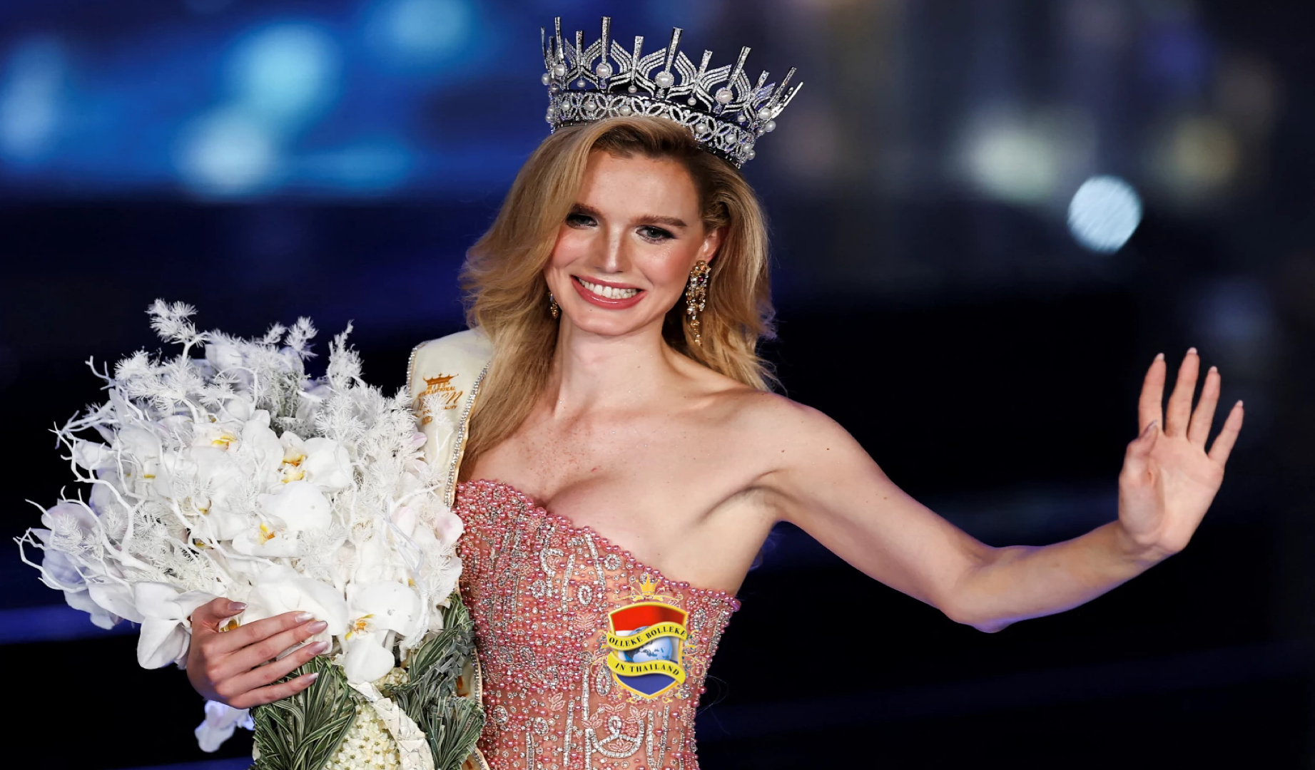 De Nederlandse Solange Dekker wint Miss International Queen 2023-kroon in Thailand