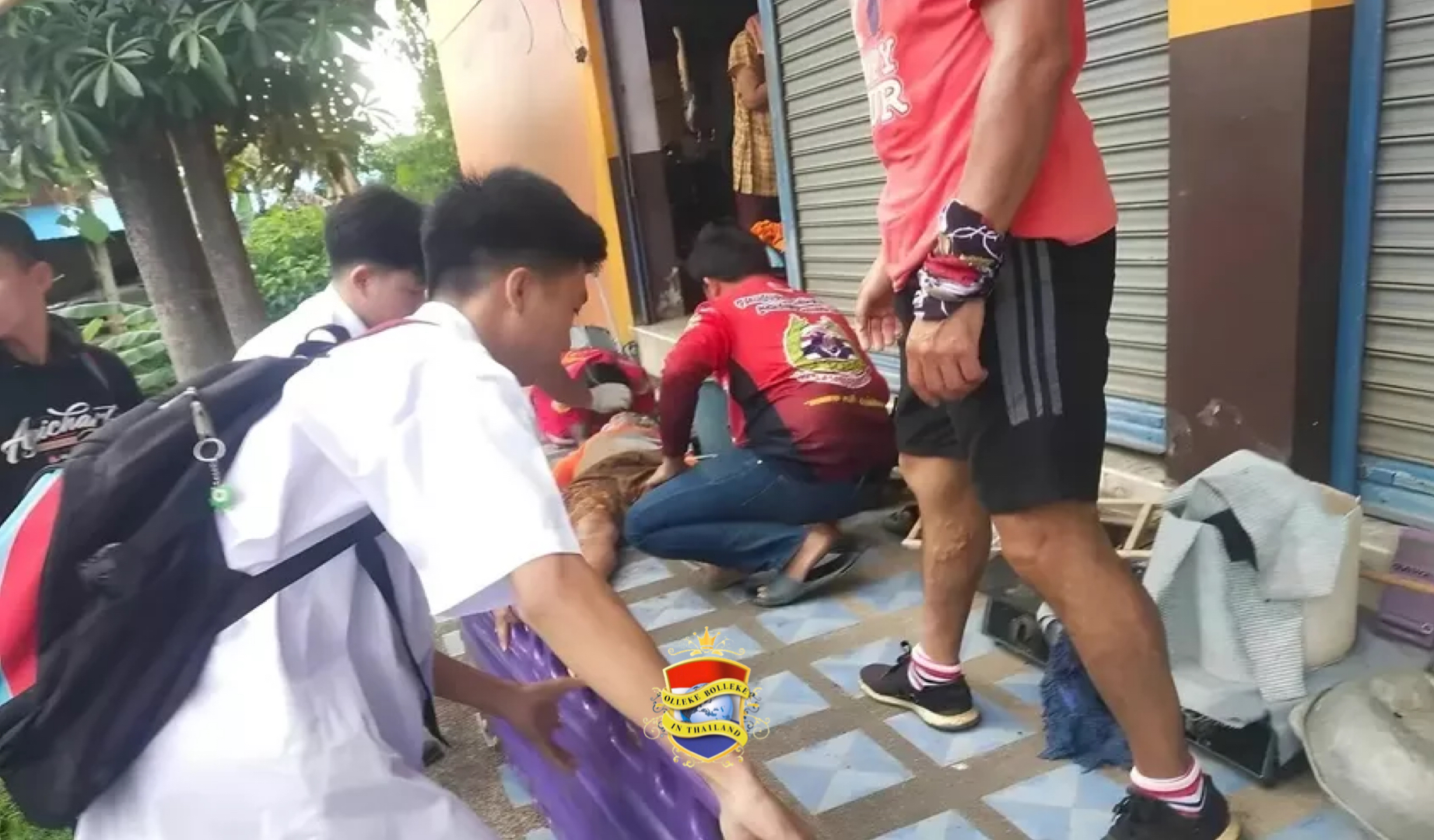 3 studenten in Noord-Thailand worden als helden geprezen na reanimeren van een bewusteloze man, 