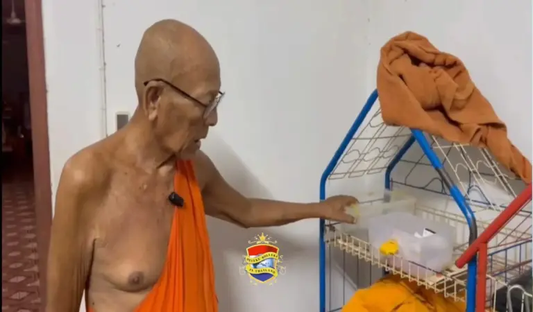 Bejaarde monnik in Buriram beduveld door een nep-monnik en gaat voor 180.000 baht het schip in 