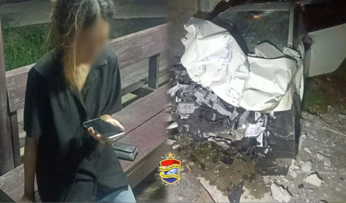 Thaise vrouw slaat de waarschuwing van waarzegster in de wind en rijdt haar auto tegen fabrieksmuur in puin