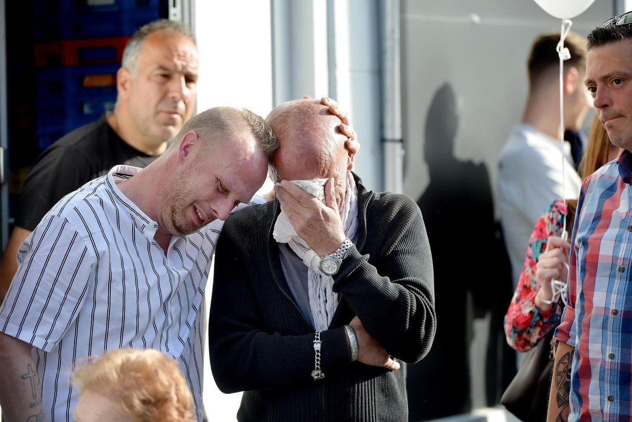 De vader van de vermoorde Tamara neemt haar urn mee naar Thailand zodat ze voor altijd bij hem kan zijn”