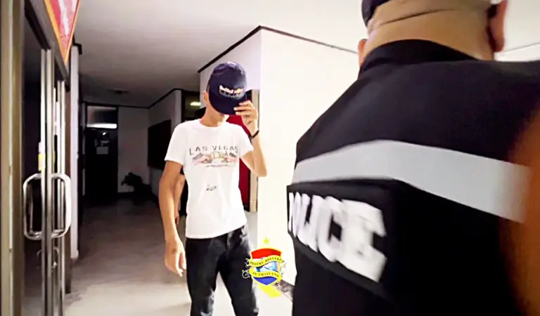 UPDATE | Buitenlandse man die zijn vriend in Jomtien neerstak, geeft zich over aan de politie van Pattaya