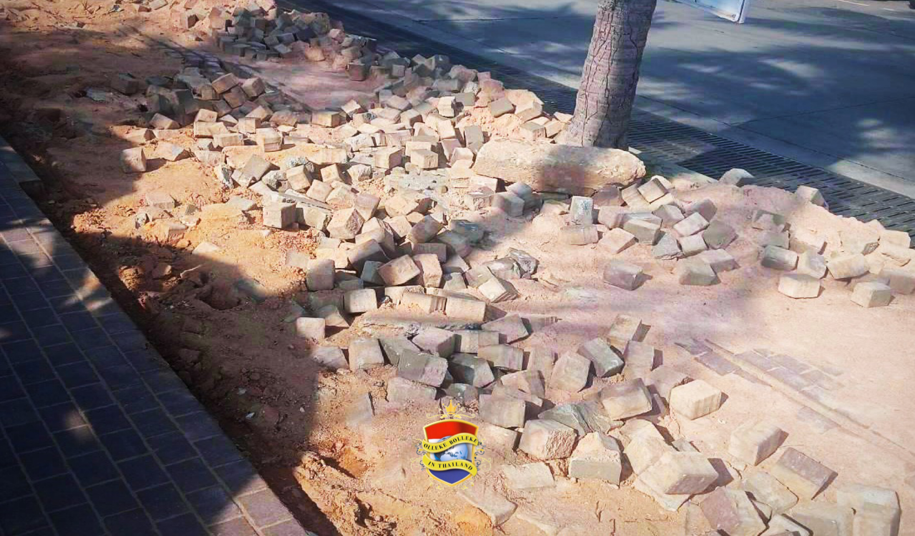 Klachten van bewoners en toeristen doet de loco-burgemeester van Pattaya achter zijn bureau vandaan komen om de Beach road te controleren