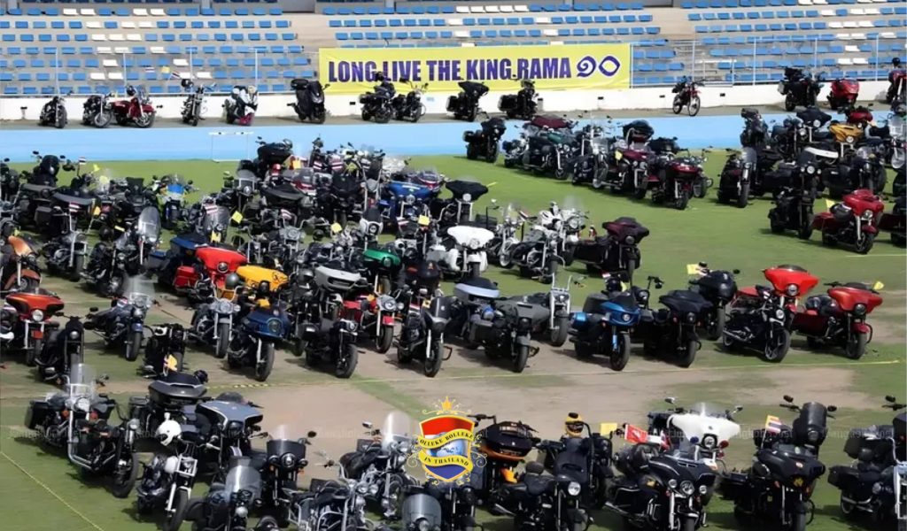 Honderden Harley Davidson’ rijders toonden hun loyaliteit aan het Koninklijk huis van Thailand
