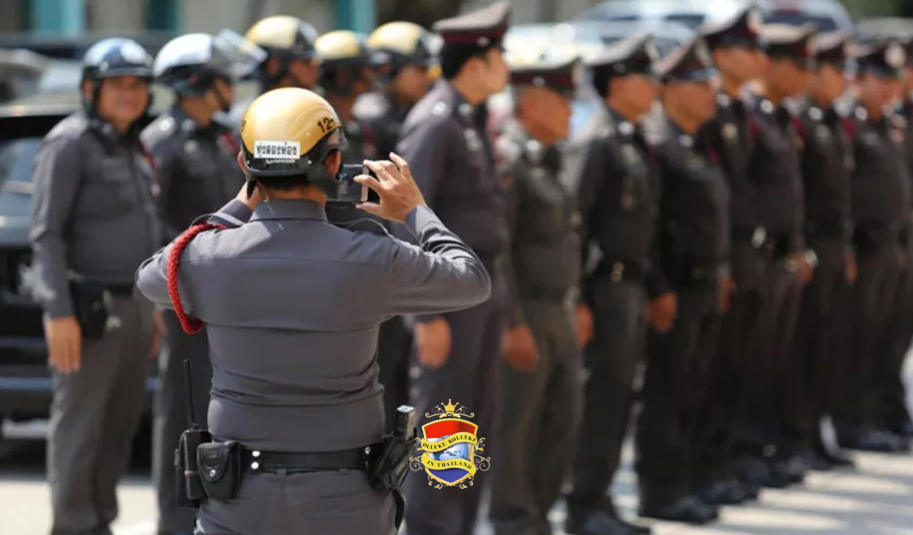 Nationale politie van Thailand staat in Bangkok klaar om eventuele onlusten de kop in te drukken