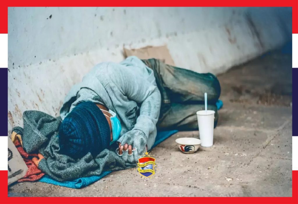 BMA verbiedt daklozen om te slapen in de buurt van Ratchadamnoen Klang Road