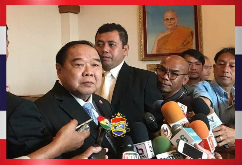 Vice premier Prawit van Thailand ontkent de beweringen over zijn vermeende dutjes, en houdt vol dat hij de binnenkant van zijn ogen bekeek