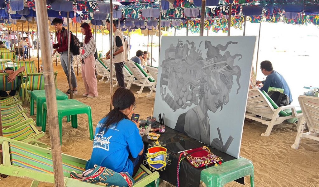 De Pattaya Art Contest op Pattaya Beach trok zowel amateurs als professionele artiesten 