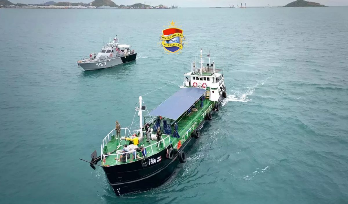 Voor de kust van Rayong zijn schepen in beslag genomen die meer dan 300.000 liter brandstof smokkelden